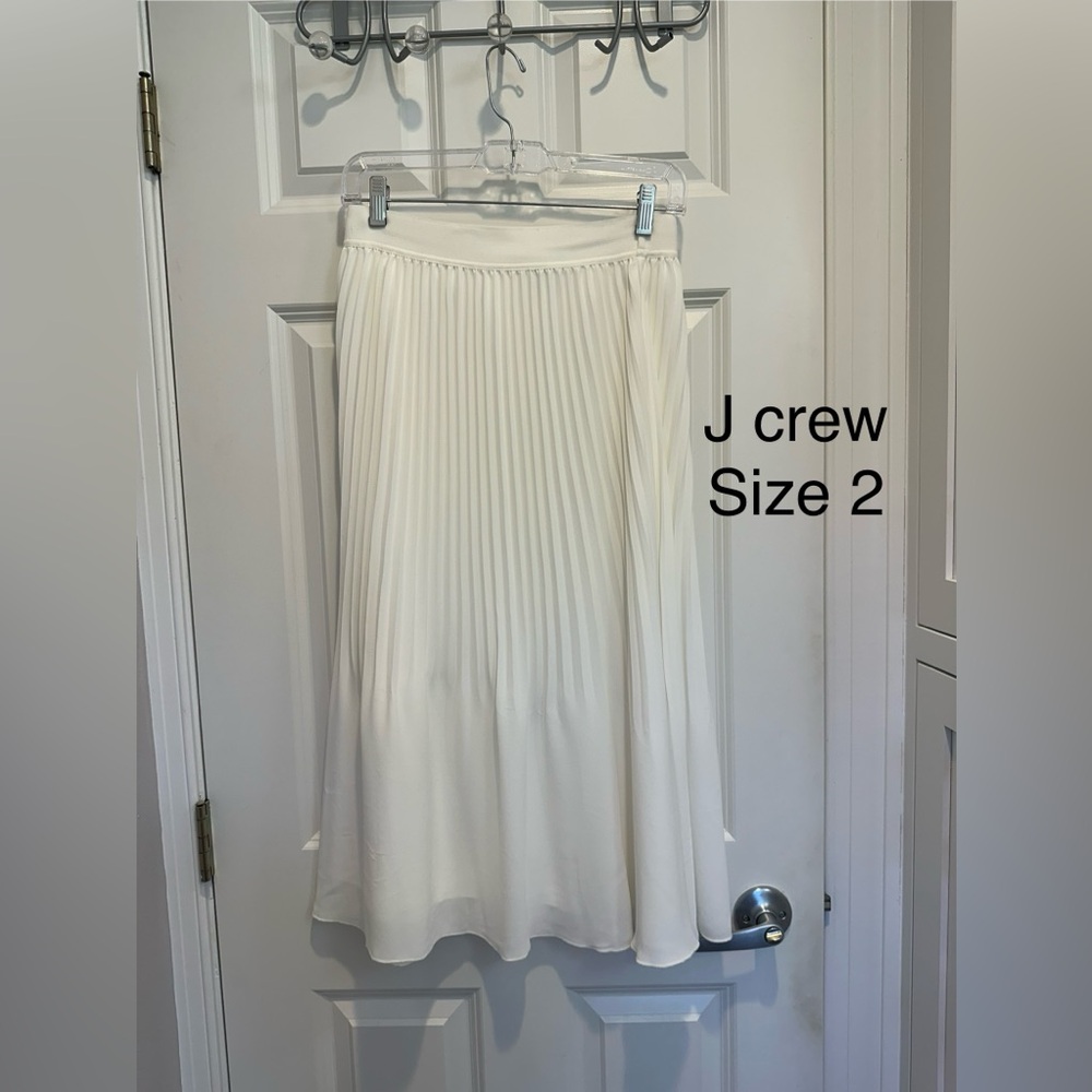 Elegant White Pleated Skirt